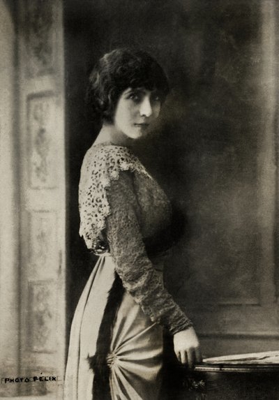 Portrett av den franske kunstneren Eve Lavalliere (1866)  av Studio Felix