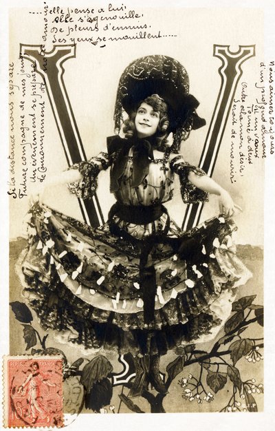 V: Mariette Sully, belgisk sopran fra Belle Epoque - Teatre: Bouffes Parisiennes, Menus Plaisirs, Gaite, Paris - Alfabet i postkort av Studio Reutlinger