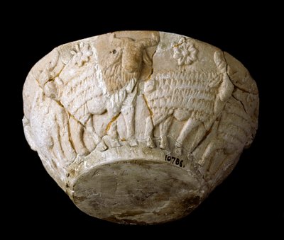 Sumerisk kunst: kalkstein skåret ut fra beliers-relieffer. 3000 f.Kr. Dim 9 x diam 22 cm Bagdad, National Iraq Museum av Sumerian Sumerian