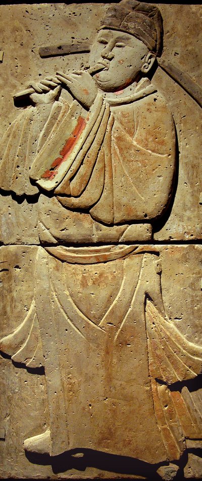 Terrakottastele med musiker, Tang-dynastiet (618-907), oppdaget i Shaanxi-provinsen, Steles Forest Museum i Xian. Fotografi, Leonard de Selva, Kina, 2006. av Tang Dynasty Chinese School