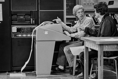 Utdanningsprogrammer finansiert av Office of Technology Assessment, et føderalt byrå, for å... av Ted Spiegel