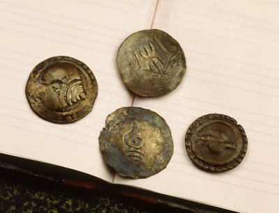 Mynter fra Mon Kingdom of Dvaravati, 8.-9. århundre (metall) av Thai School