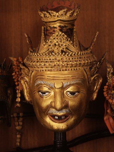 Maske av en Reshi, eller eremitt, for Khon-teater (metall) av Thai School