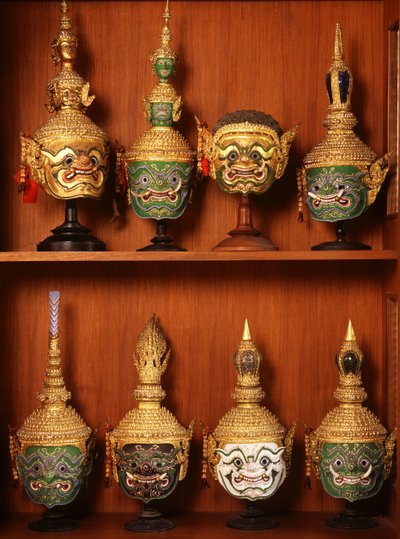 Masker for Khon-teater (keramikk og metall) av Thai School