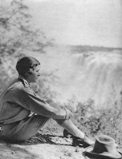 Stella Court Treatt ved Victoria Falls, Livingstone til Broken Hill, Nord-Rhodesia, 1925 1927. av Thomas A. Glover