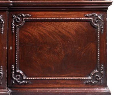 En bokhylle fra George III av Thomas Chippendale