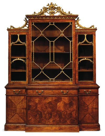 George II breakfront bokhylle av Thomas Chippendale