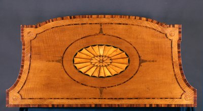 En av et par George III-kommoder (harewood og kingwood) av Thomas Chippendale