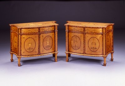 Par George III-kommoder (hareved og kongeved) av Thomas Chippendale