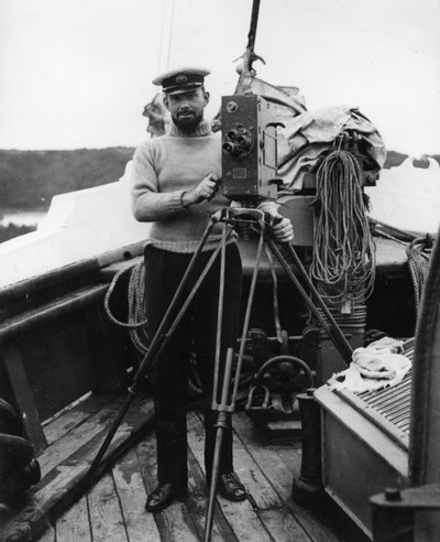 G. H. Wilkins da han kom tilbake fra ekspedisjonen i The Quest med Sir Ernest Shackleton, Plymouth, 16. september 1922 av Thomas E. and Horace Grant Grant
