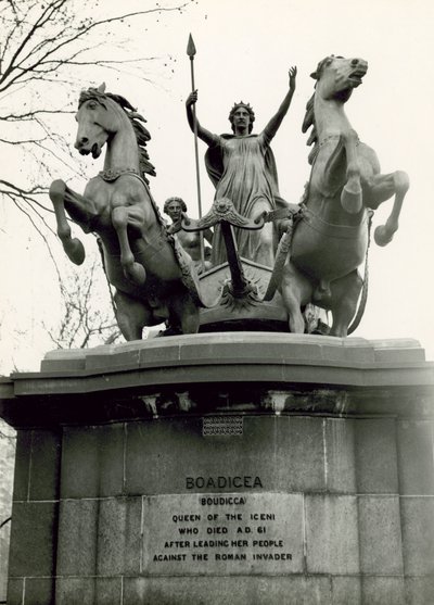 Boadicea and Her Daughters, bronseskulpturgruppe, 1885 av Thomas Thornycroft