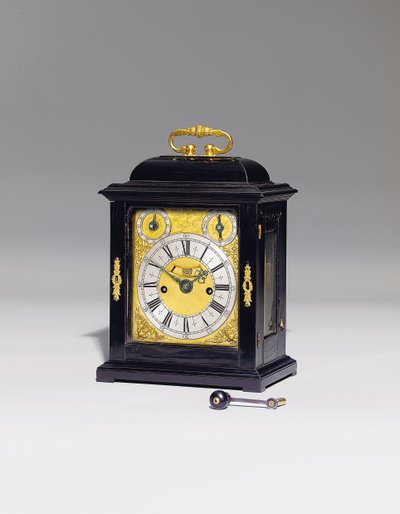 En William og Mary slående bordklokke med pull quarter repeat, no. 167, ca. 1690 (ibenholt og forgylt metall) (se også 867496-7) av Thomas Tompion