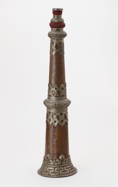 Et par teleskopiske rituelle horn (dung-chen) av Tibetan School