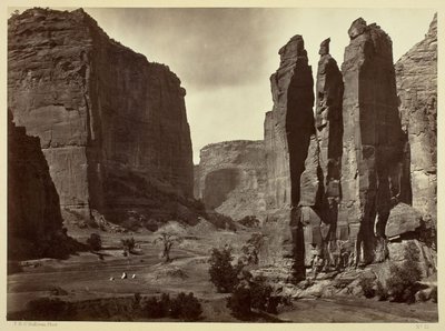 Cañon de Chelle, murene til Grand Cañon, omtrent 360 meter høye av Timothy O
