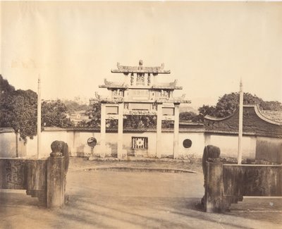 Triumfbuen, Foochow, ca. 1869. av Tung Hing.