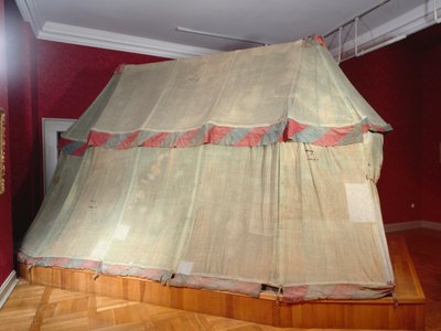 Utvendig visning av et tyrkisk telt (tekstil) (se også 312159) av Turkish School