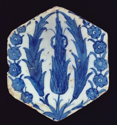 Sekskantet Isnik-flis med sypresser og en prunus, 1560-70 (keramikk med farget underglasur) av Turkish School