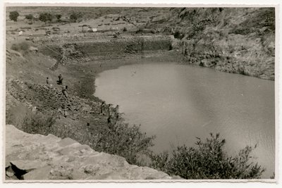 Vannbasseng nær Axum, Etiopia, fotografi av Ugo Monneret de Villard av Ugo Monneret de Villard