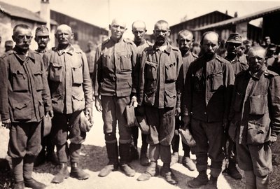 Østerrikske fanger i Bagnaria Arsa, Udine, Italia, 04/1916 (s/hvitt-bilde) av Ugo Ojetti