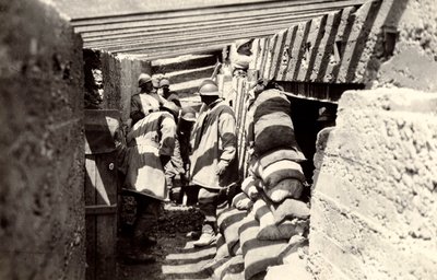 Nye italienske skyttergraver, etter fremrykningen til østerriksk territorium i utkanten av Selz, under første verdenskrig, 04-07/1916 (s/hvitt-bilde) av Ugo Ojetti