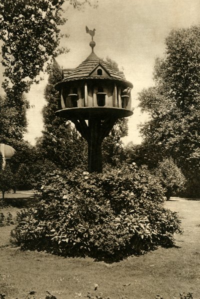 En dueslag - i hagen til Dowager Marchioness of Bute, St. Johns Lodge, Regents Park, 1920. av Unbekannt