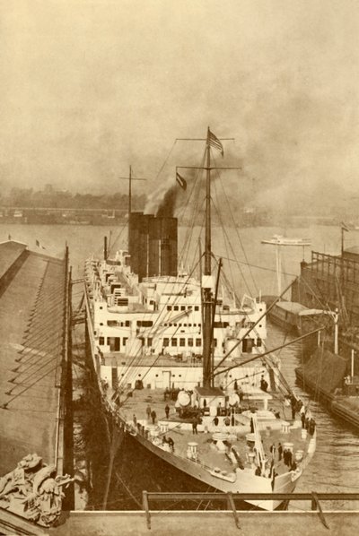 A Famous French Liner, The Paris 34.569 Tons, c1930. av Unbekannt