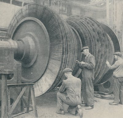 En rotor med mange blader for en av Queen Marys lavtrykksturbiner, 1937 av Unbekannt