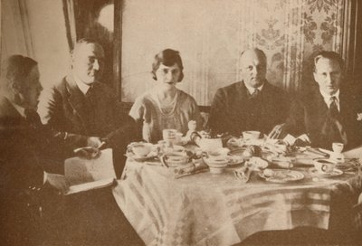 Et måltid ombord på Graf Zeppelin mens du flyr over Atlanterhavet, 1927 av Unbekannt