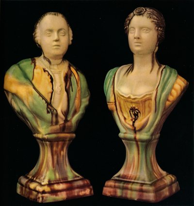 Et par Staffordshire lervarebyster som representerer kong George III og dronning Charlotte, med Tr av Unbekannt