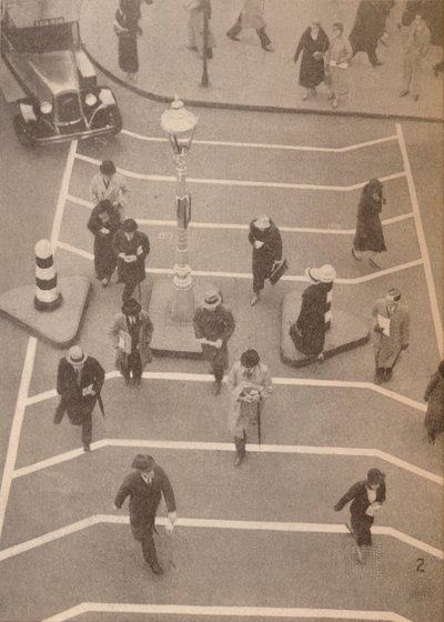 En sikkerhetsvei rett overfor Charing Cross Station, c1934, 1935 av Unbekannt