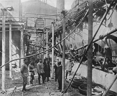 En fabrikk ødelagt av russerne for å forhindre at den var til noen nytte for tyskerne, 1915 av Unbekannt
