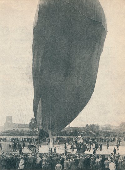 En stor ballong var nødvendig for professor Piccards oppstigning, c1936 c1937 av Unbekannt