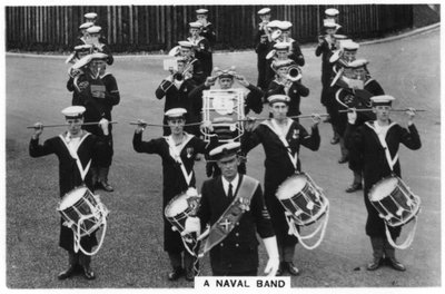 Et marineband fra HMS Vernon shore etablering i Portsmouth, 1937 av Unbekannt