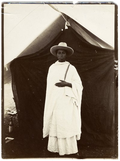 Abessinisk kvinne, ca. 1910 (gelatinsølvtrykk) av Unbekannt