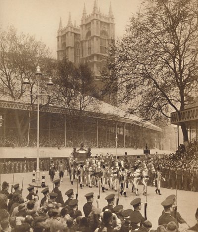 Hyldet av tusenvis i Westminster, 12. mai 1937 av Unbekannt