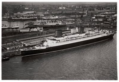 Luftfoto av Bremen havn, Tyskland, og linjeskipet Europa, fra en Zeppelin, c1931 1933 av Unbekannt