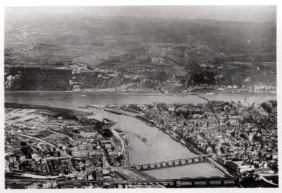 Luftfoto av Koblenz, Rhein-Pfalz, Tyskland, fra en Zeppelin, c1931 1933 av Unbekannt