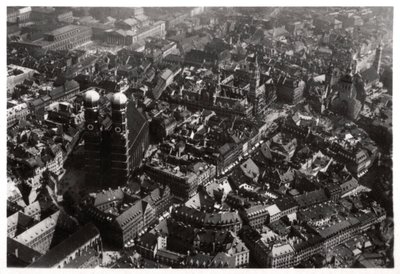Luftfoto av Frauenkirche, München, Tyskland, fra en Zeppelin, c1931 1933 av Unbekannt