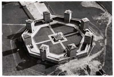 Luftfoto av Tannenberg-minnesmerket, nær Olsztynek, Polen, fra en Zeppelin, c1931 1933 av Unbekannt