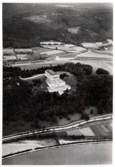 Luftfoto av Walhalla-tempelet, nær Regensburg, Tyskland, fra en Zeppelin, c1931 1933 av Unbekannt