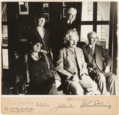 Albert og Elsa Einstein, John og Lora Baer og Arthur H. Fleming, Pasadena, 1. januar 1931, 1931. av Unbekannt