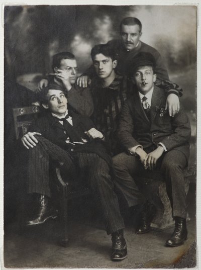 Aleksei Kruchenykh, David Burliuk, Vladimir Mayakovsky, Nikolai Burliuk og Benedikt Livshits, 1913. av Unbekannt