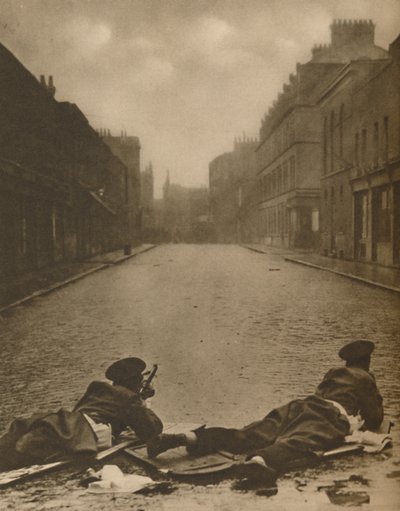 An East End Episode: Scots Guards on Action på Sydney Street i 1911, c1935. av Unbekannt