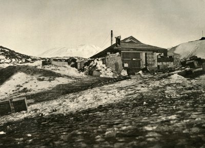 En annen utsikt over hytta om sommeren, c1908, 1909 av Unbekannt