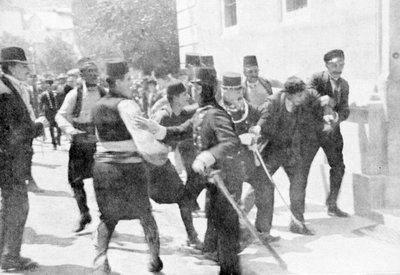Arrestasjon av Gavrilo Princip, leiemorder til erkehertug Franz Ferdinand, 1914 av Unbekannt