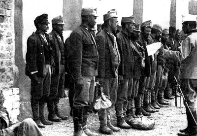 Østerrikske tropper overgir seg uten å avfyre et skudd, 1914 av Unbekannt