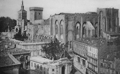Avignon - Pavepalasset Utsikt over klokketårnet, c1925 av Unbekannt