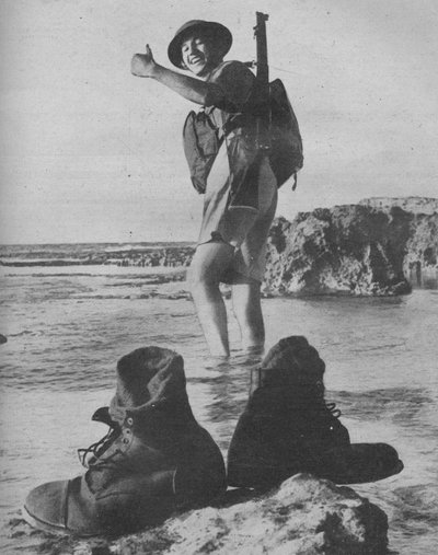 STØVLER, støvler, støvler, støvler, beveger seg opp og ned igjen..., 1941. av Unbekannt