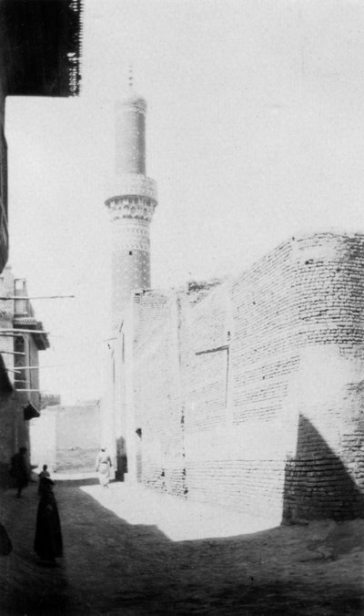 Backstreet og gamle moskeen, Bagdad, Irak, 1917-1919 av Unbekannt