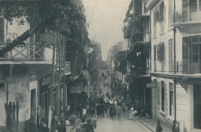 Balkongbygninger på en folkevei som går mot øst og vest, c1935 av Unbekannt